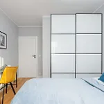 Elegant Apartment In Warsaw With Parking And Desk For Remote Work By Noclegi Renters