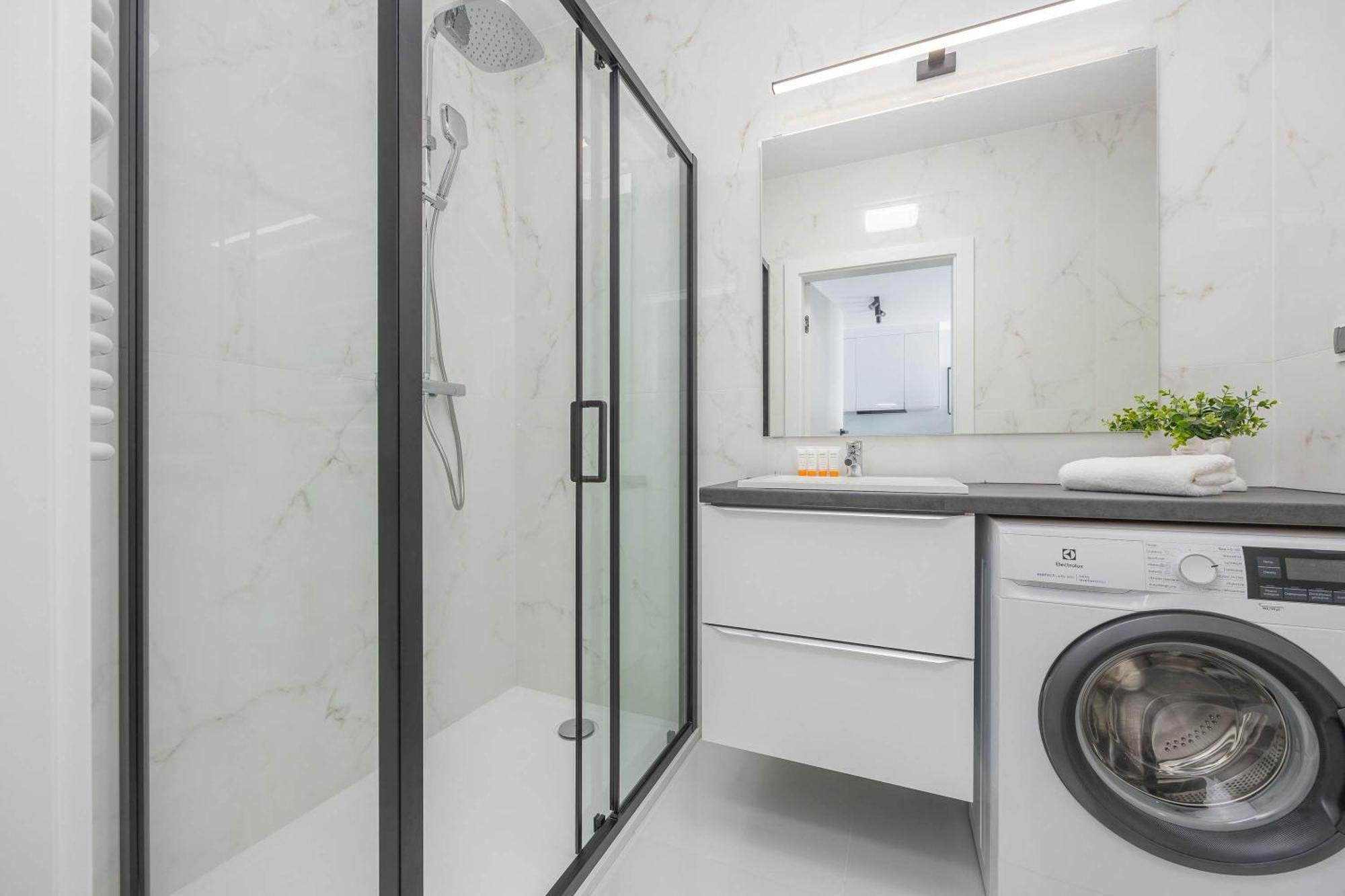 Elegant In With Parking And Desk For Remote Work By Renters *