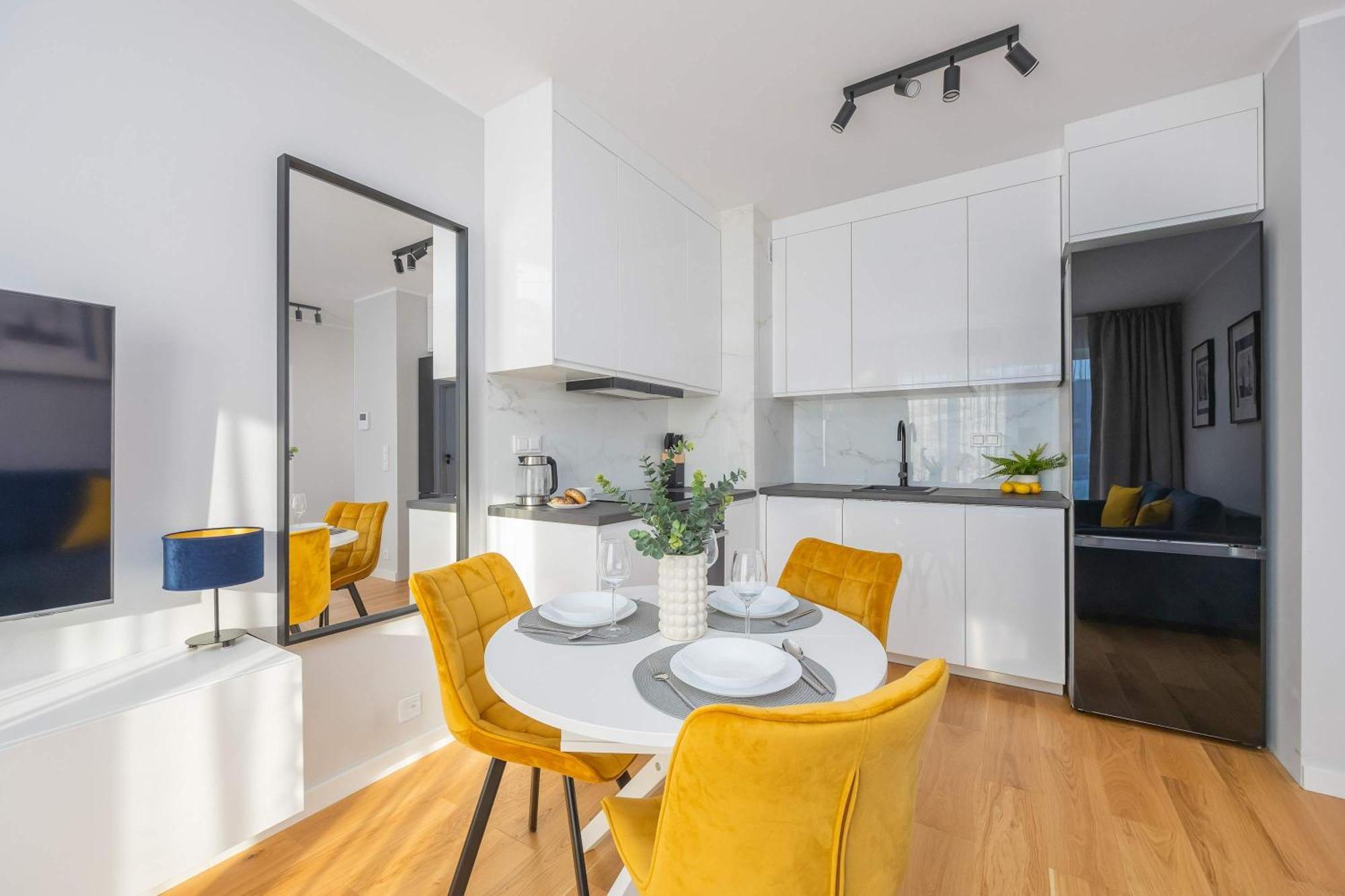 Apartment Elegant In With Parking And Desk For Remote Work By Renters *