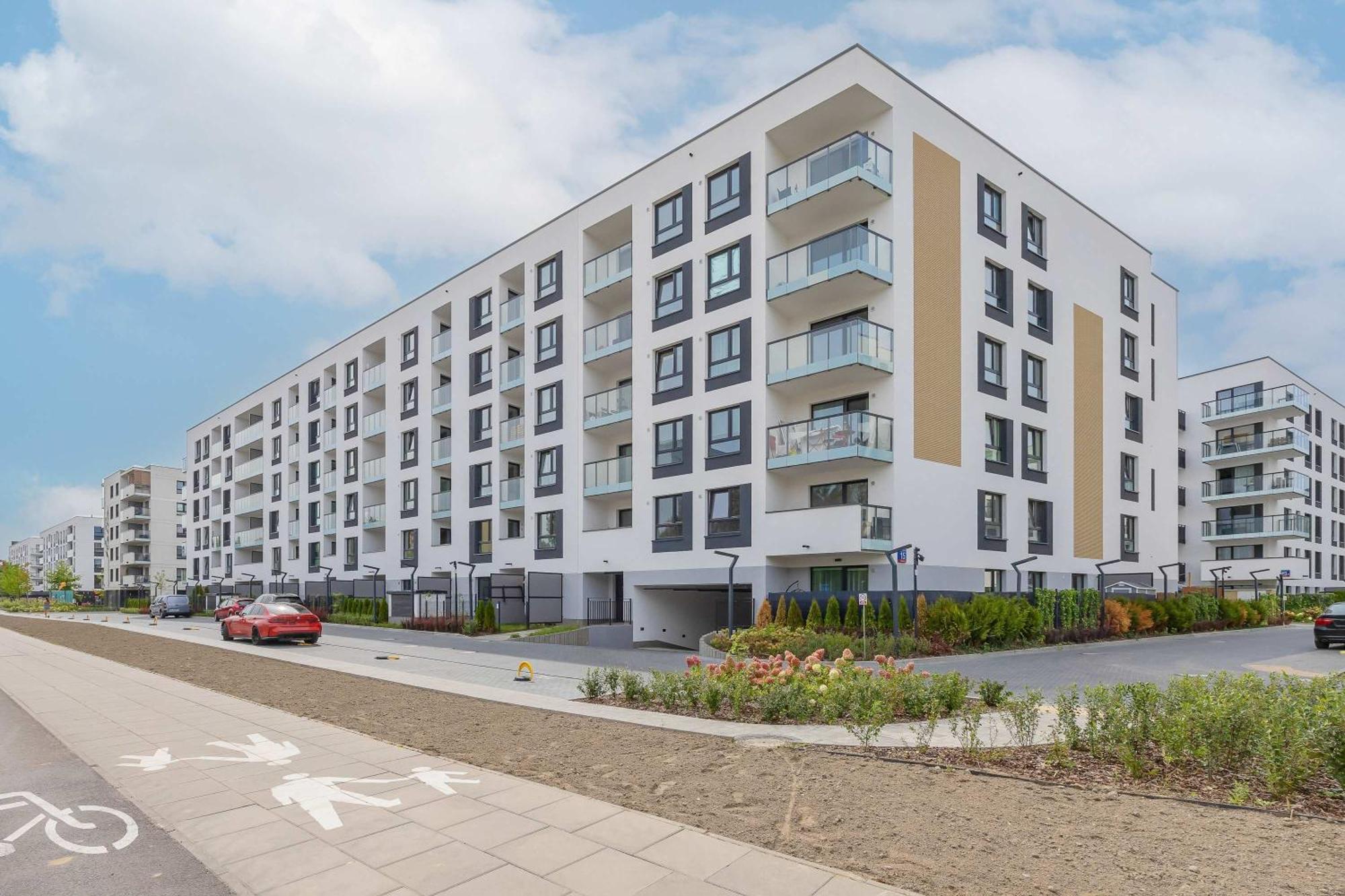 Elegant In With Parking And Desk For Remote Work By Renters *