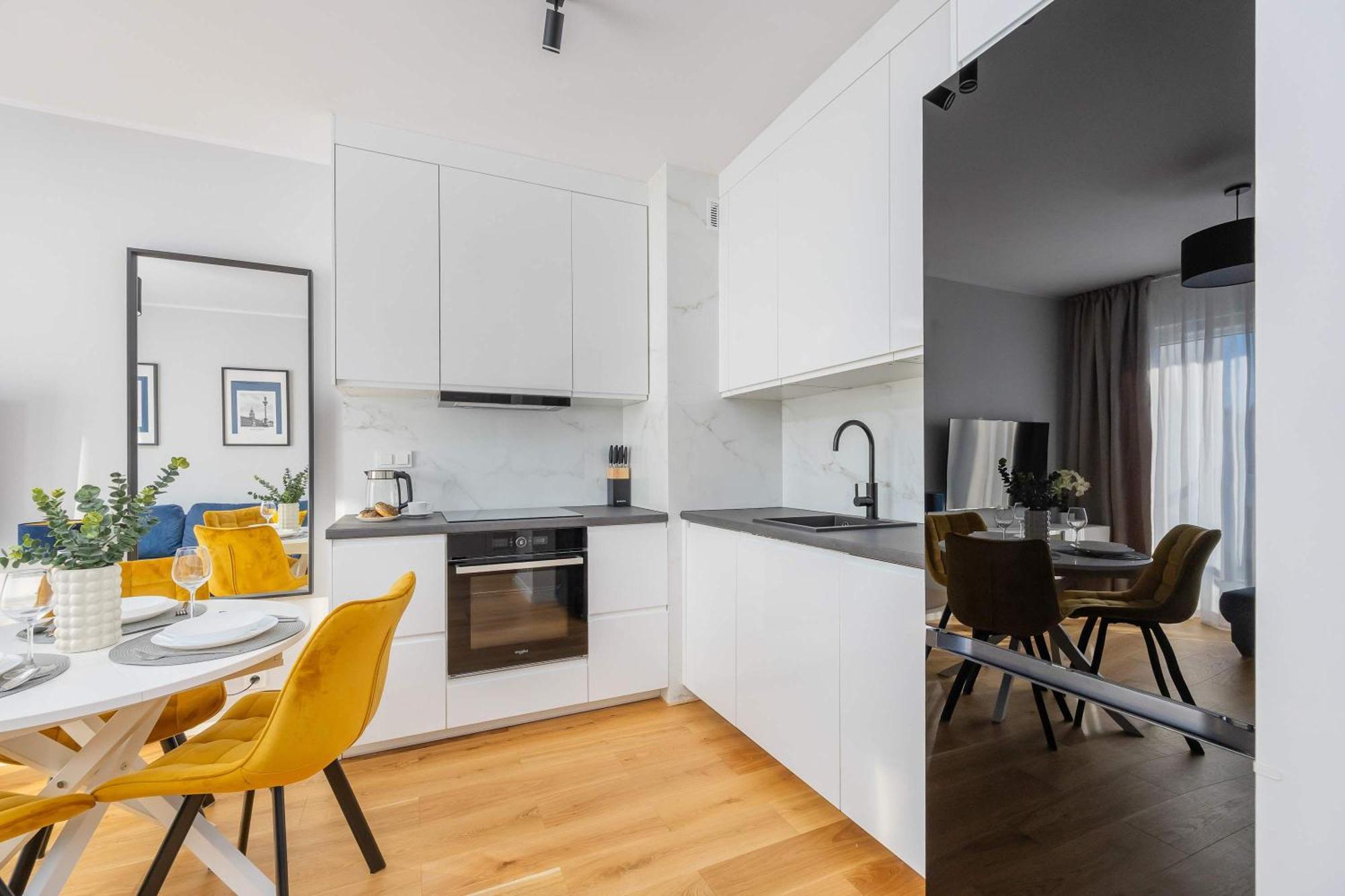 Elegant In With Parking And Desk For Remote Work By Renters Apartment