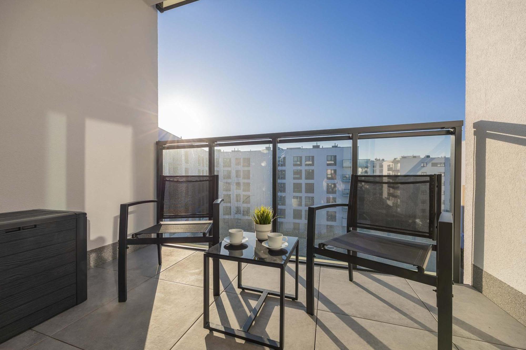 Elegant In With Parking And Desk For Remote Work By Renters Lägenhet *
