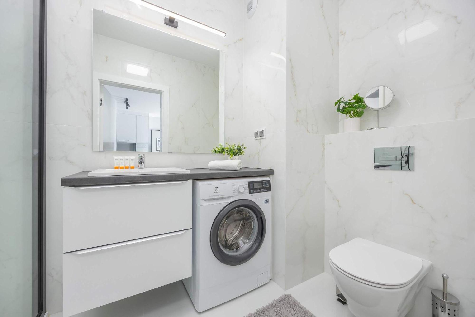 Elegant In With Parking And Desk For Remote Work By Renters * Warszawa