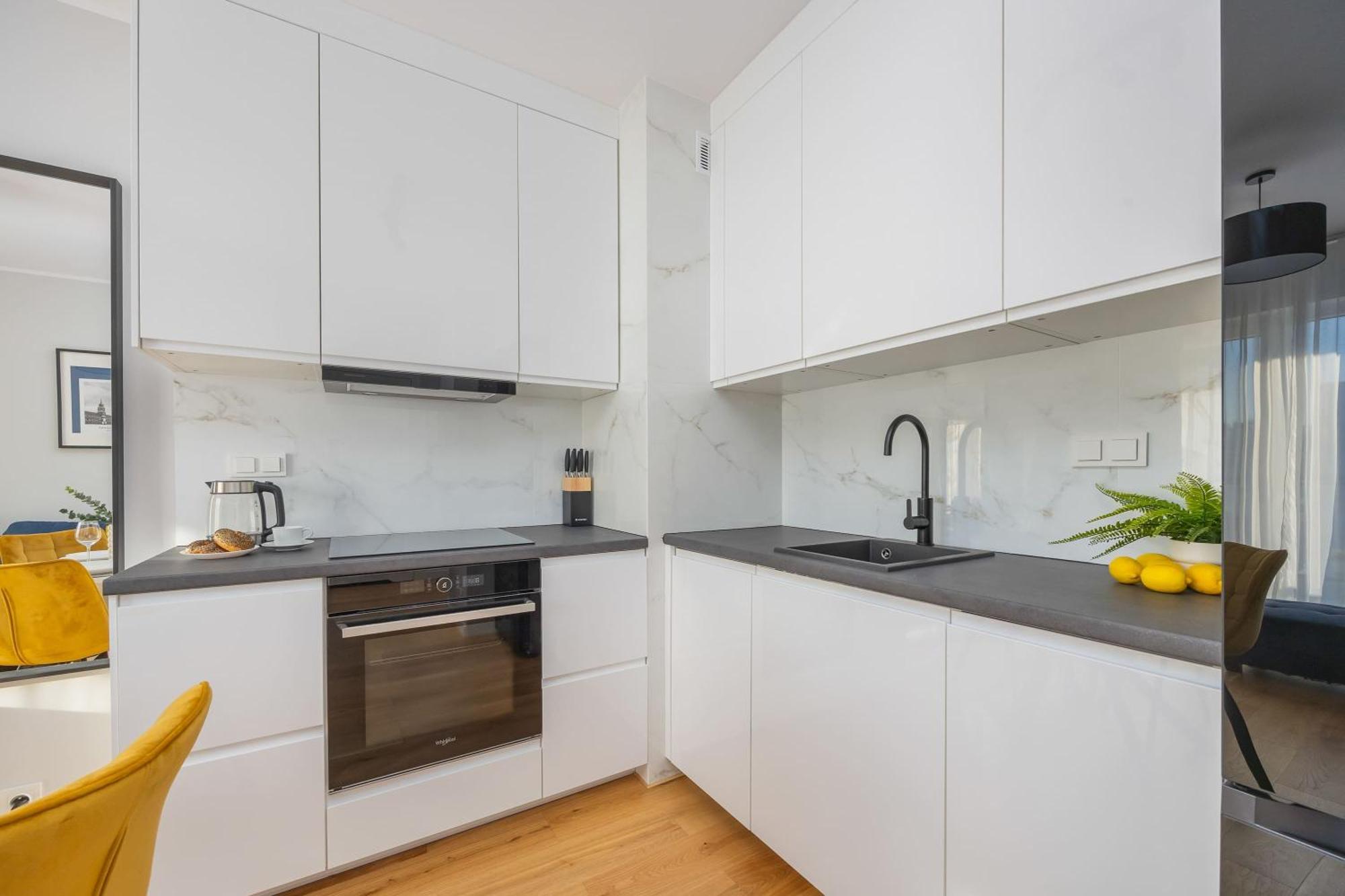 Elegant In With Parking And Desk For Remote Work By Renters Lägenhet Warszawa
