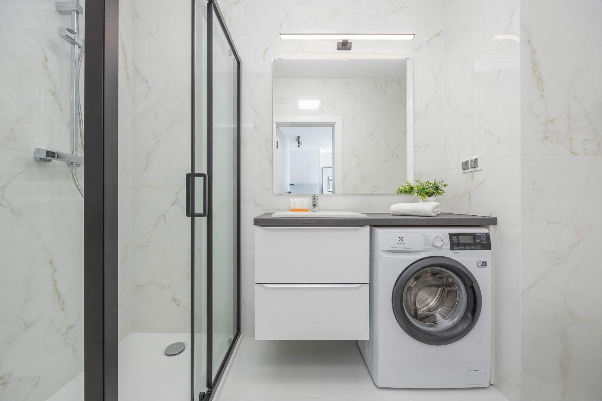 Apartament Elegant In With Parking And Desk For Remote Work By Renters Warszawa