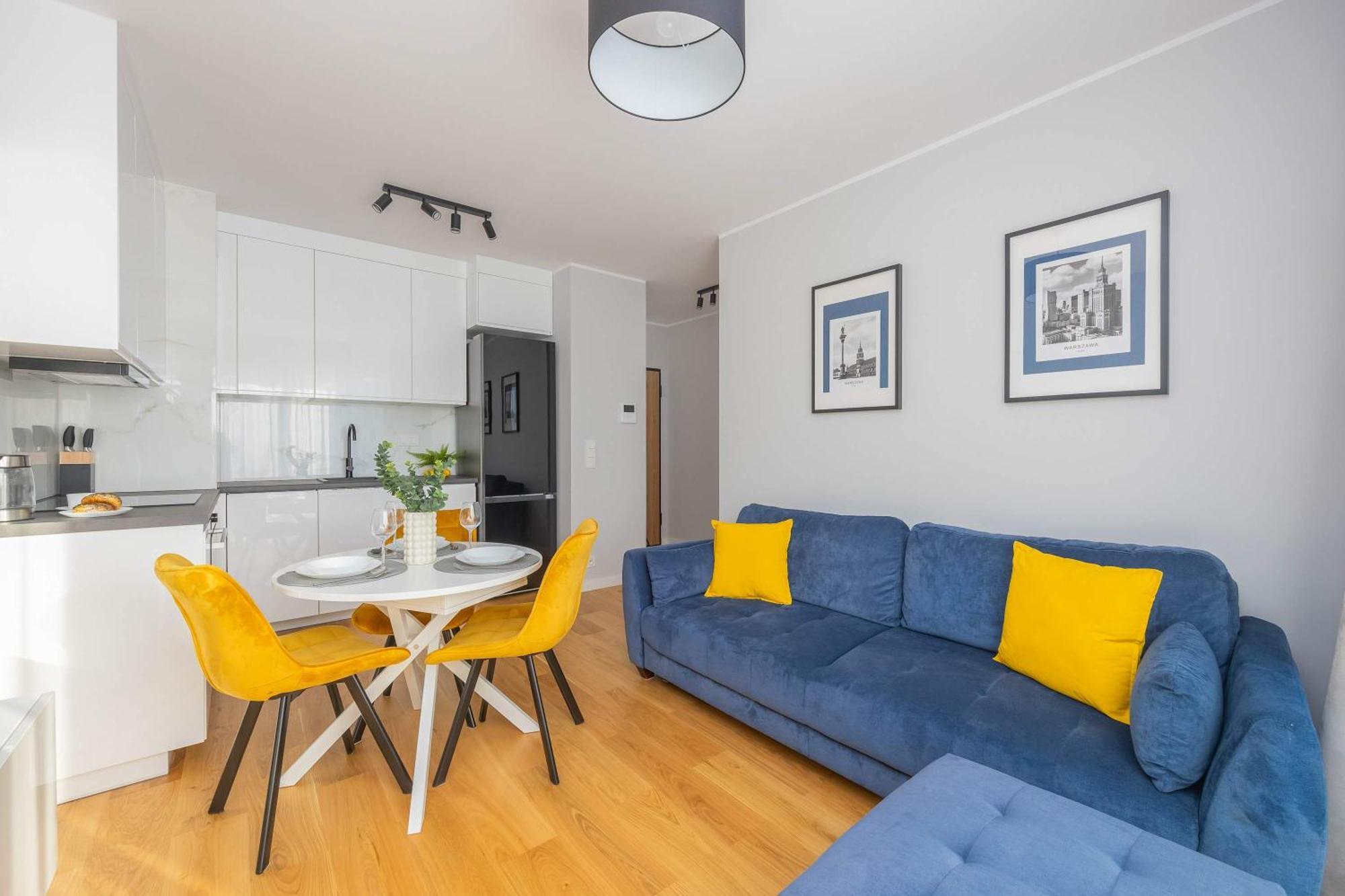 Elegant In With Parking And Desk For Remote Work By Renters Apartament *