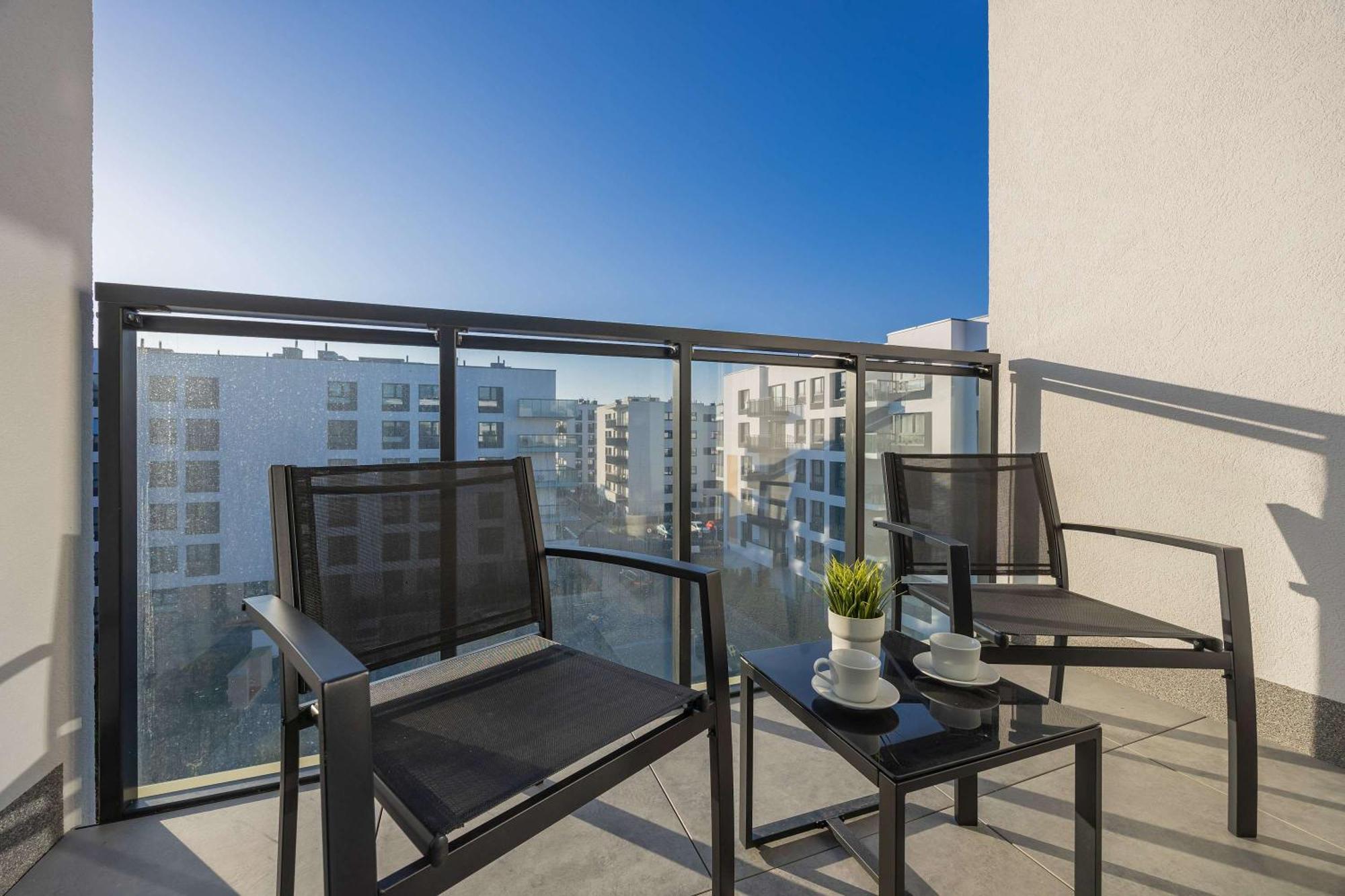 Elegant In With Parking And Desk For Remote Work By Renters Warschau